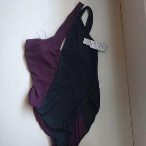 Cross body one shoulder swimsuit